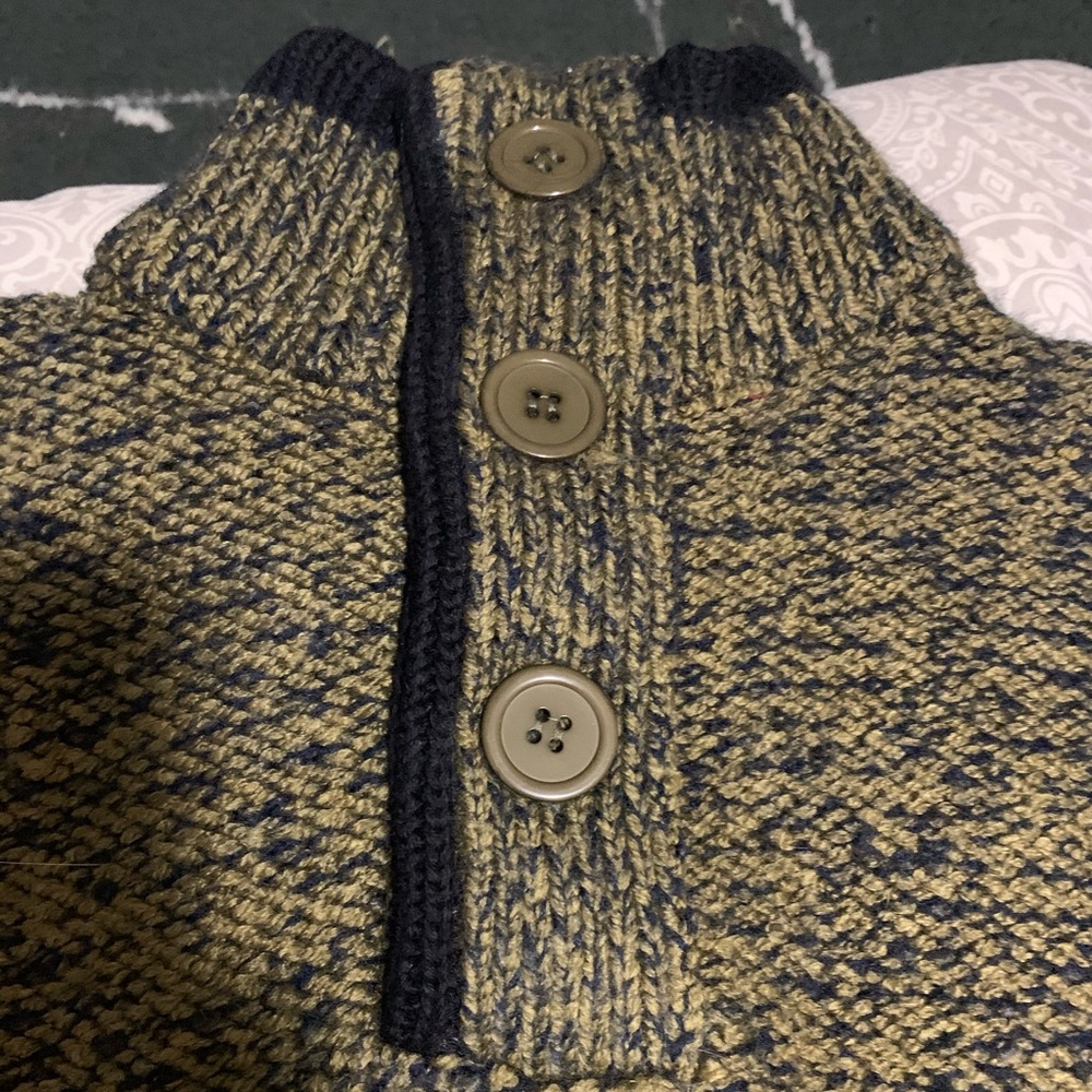 Sweater - Picture 4 of 4